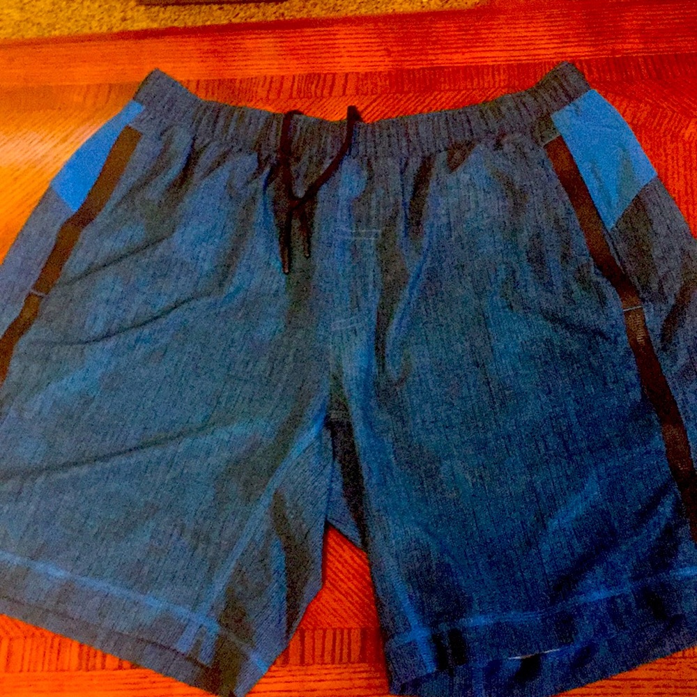 Men’s lululemon shorts XL